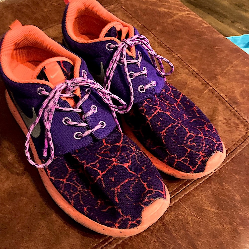 Nike Roshe One Lava GS Youth Sz 7Y Training Shoes Purple Violet 807596-501
